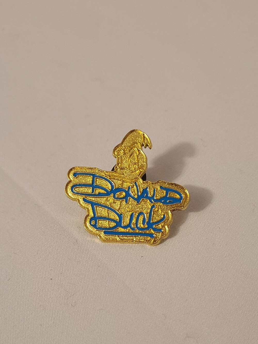 Disney Donald Duck Signature Name Pin 🩷